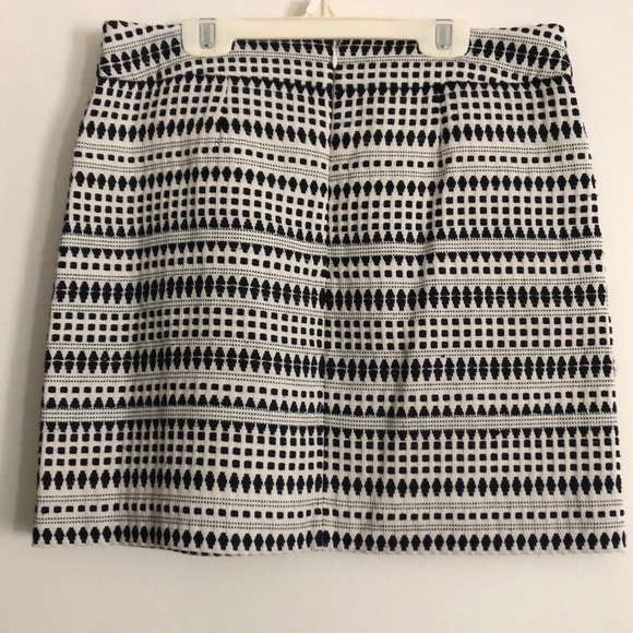 Geometric pattern skirt - Picture 2 of 3